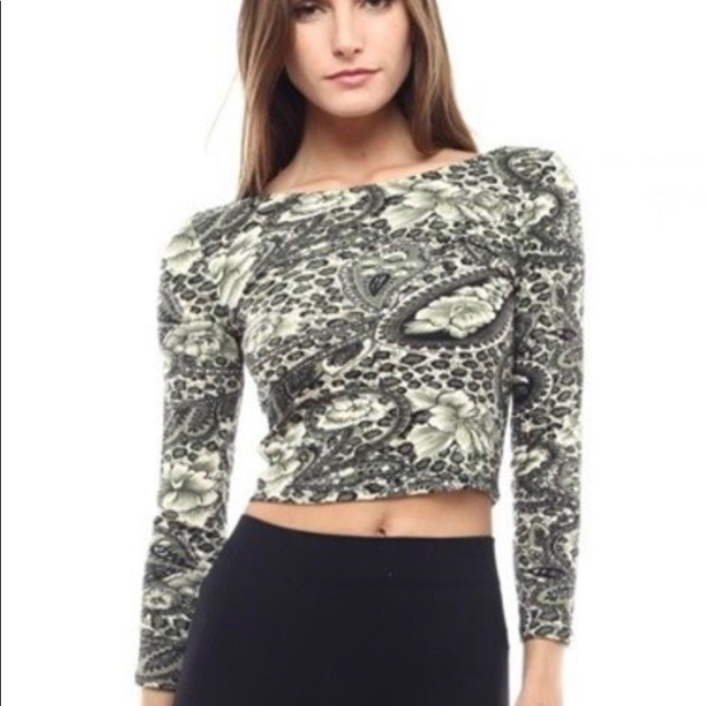 Scoop back Top featuring an allover print